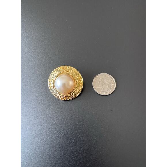vintage Chanel Coco Mark faux pearl clip-on earring see details - Picture 7 of 9